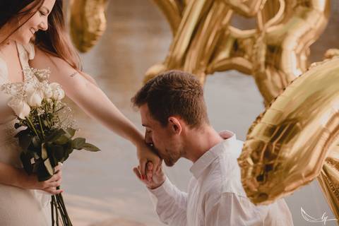 Maquiagem; Making of; Noiva; Noivo; Pré Wedding; Street Wedding; Celina Munhoz; Adriana Kruger; Manu Garcia; Camarim Madri; Wandering Wedding; São Francisco de Paula; Fotografia de Casal; Fotografia de Casamento; Pré Wedding; São Leopoldo; Belo Horizonte;'