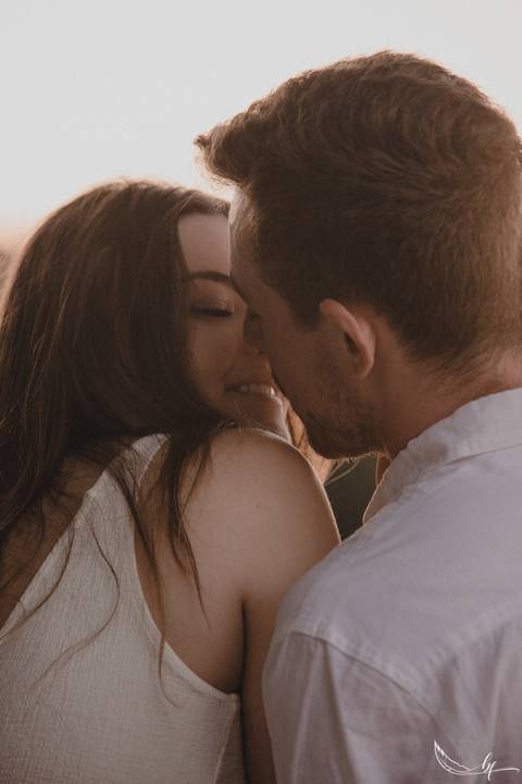 Maquiagem; Making of; Noiva; Noivo; Pré Wedding; Street Wedding; Celina Munhoz; Adriana Kruger; Manu Garcia; Camarim Madri; Wandering Wedding; São Francisco de Paula; Fotografia de Casal; Fotografia de Casamento; Pré Wedding; São Leopoldo; Belo Horizonte;'