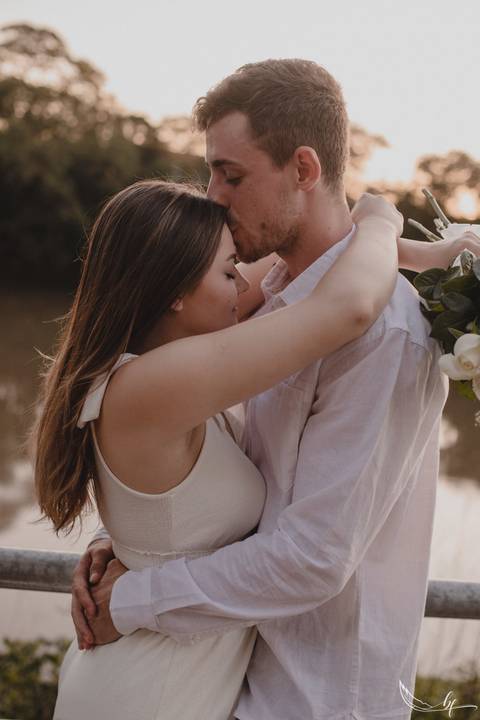Maquiagem; Making of; Noiva; Noivo; Pré Wedding; Street Wedding; Celina Munhoz; Adriana Kruger; Manu Garcia; Camarim Madri; Wandering Wedding; São Francisco de Paula; Fotografia de Casal; Fotografia de Casamento; Pré Wedding; São Leopoldo; Belo Horizonte;'