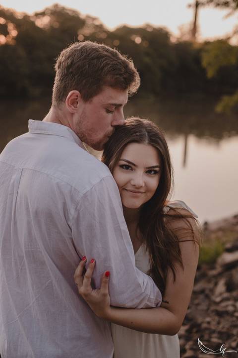 Maquiagem; Making of; Noiva; Noivo; Pré Wedding; Street Wedding; Celina Munhoz; Adriana Kruger; Manu Garcia; Camarim Madri; Wandering Wedding; São Francisco de Paula; Fotografia de Casal; Fotografia de Casamento; Pré Wedding; São Leopoldo; Belo Horizonte;'
