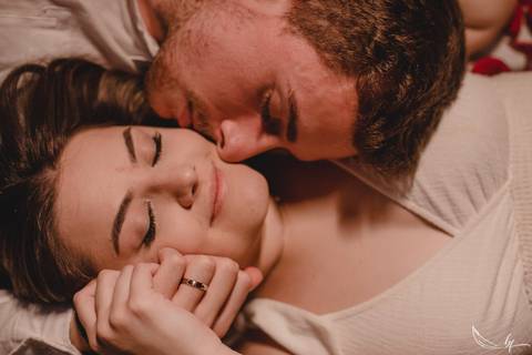 Maquiagem; Making of; Noiva; Noivo; Pré Wedding; Street Wedding; Celina Munhoz; Adriana Kruger; Manu Garcia; Camarim Madri; Wandering Wedding; São Francisco de Paula; Fotografia de Casal; Fotografia de Casamento; Pré Wedding; São Leopoldo; Belo Horizonte;'