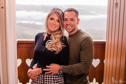 Maquiagem; Making of; Noiva; Noivo; Pré Wedding; Street Wedding; Celina Munhoz; Adriana Kruger; Manu Garcia; Camarim Madri; Wandering Wedding; São Francisco de Paula; Fotografia de Casal; Fotografia de Casamento; Pré Wedding; São Leopoldo; Belo Horizonte;'