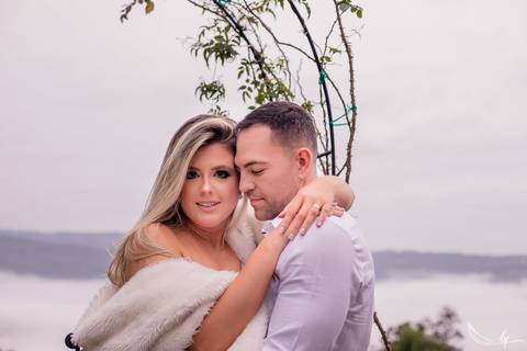 Maquiagem; Making of; Noiva; Noivo; Pré Wedding; Street Wedding; Celina Munhoz; Adriana Kruger; Manu Garcia; Camarim Madri; Wandering Wedding; São Francisco de Paula; Fotografia de Casal; Fotografia de Casamento; Pré Wedding; São Leopoldo; Belo Horizonte;'