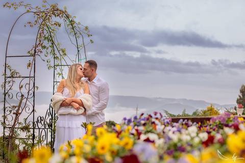 Maquiagem; Making of; Noiva; Noivo; Pré Wedding; Street Wedding; Celina Munhoz; Adriana Kruger; Manu Garcia; Camarim Madri; Wandering Wedding; São Francisco de Paula; Fotografia de Casal; Fotografia de Casamento; Pré Wedding; São Leopoldo; Belo Horizonte;'