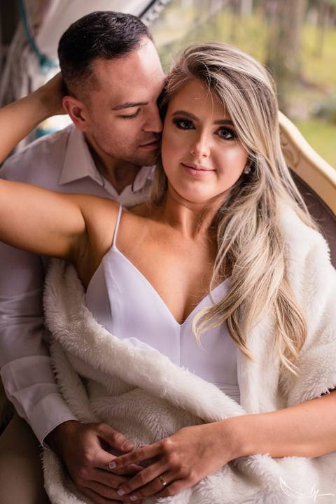 Maquiagem; Making of; Noiva; Noivo; Pré Wedding; Street Wedding; Celina Munhoz; Adriana Kruger; Manu Garcia; Camarim Madri; Wandering Wedding; São Francisco de Paula; Fotografia de Casal; Fotografia de Casamento; Pré Wedding; São Leopoldo; Belo Horizonte;'