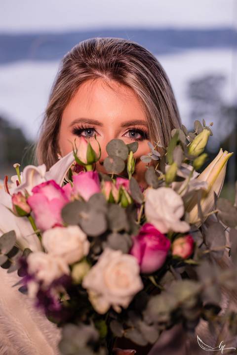 Maquiagem; Making of; Noiva; Noivo; Pré Wedding; Street Wedding; Celina Munhoz; Adriana Kruger; Manu Garcia; Camarim Madri; Wandering Wedding; São Francisco de Paula; Fotografia de Casal; Fotografia de Casamento; Pré Wedding; São Leopoldo; Belo Horizonte;'