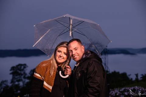 Maquiagem; Making of; Noiva; Noivo; Pré Wedding; Street Wedding; Celina Munhoz; Adriana Kruger; Manu Garcia; Camarim Madri; Wandering Wedding; São Francisco de Paula; Fotografia de Casal; Fotografia de Casamento; Pré Wedding; São Leopoldo; Belo Horizonte;'