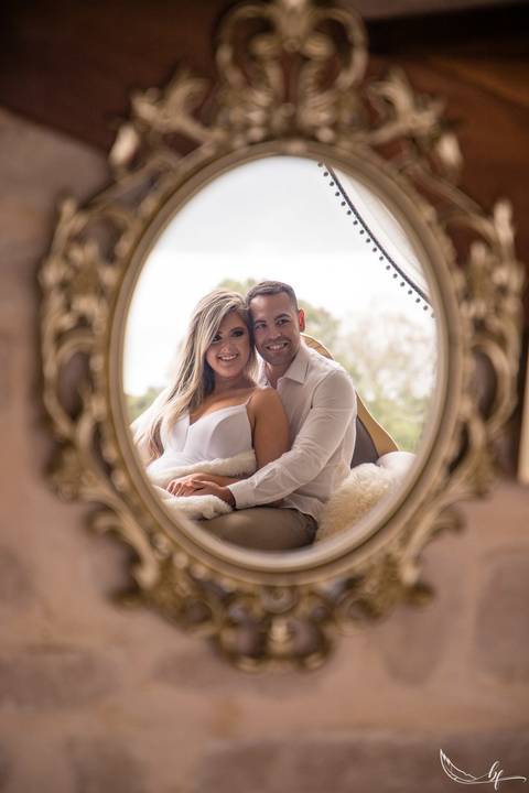 Maquiagem; Making of; Noiva; Noivo; Pré Wedding; Street Wedding; Celina Munhoz; Adriana Kruger; Manu Garcia; Camarim Madri; Wandering Wedding; São Francisco de Paula; Fotografia de Casal; Fotografia de Casamento; Pré Wedding; São Leopoldo; Belo Horizonte;'