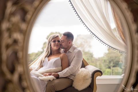 Maquiagem; Making of; Noiva; Noivo; Pré Wedding; Street Wedding; Celina Munhoz; Adriana Kruger; Manu Garcia; Camarim Madri; Wandering Wedding; São Francisco de Paula; Fotografia de Casal; Fotografia de Casamento; Pré Wedding; São Leopoldo; Belo Horizonte;'