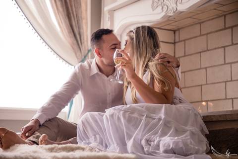 Maquiagem; Making of; Noiva; Noivo; Pré Wedding; Street Wedding; Celina Munhoz; Adriana Kruger; Manu Garcia; Camarim Madri; Wandering Wedding; São Francisco de Paula; Fotografia de Casal; Fotografia de Casamento; Pré Wedding; São Leopoldo; Belo Horizonte;'