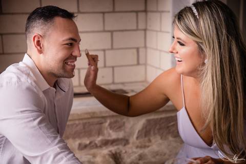 Maquiagem; Making of; Noiva; Noivo; Pré Wedding; Street Wedding; Celina Munhoz; Adriana Kruger; Manu Garcia; Camarim Madri; Wandering Wedding; São Francisco de Paula; Fotografia de Casal; Fotografia de Casamento; Pré Wedding; São Leopoldo; Belo Horizonte;'