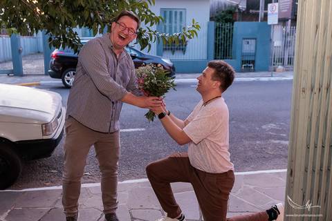 Maquiagem; Making of; Noiva; Noivo; Pré Wedding; Street Wedding; Celina Munhoz; Adriana Kruger; Manu Garcia; Camarim Madri; Wandering Wedding; São Francisco de Paula; Fotografia de Casal; Fotografia de Casamento; Pré Wedding; São Leopoldo; Belo Horizonte;'