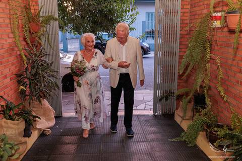 Maquiagem; Making of; Noiva; Noivo; Pré Wedding; Street Wedding; Celina Munhoz; Adriana Kruger; Manu Garcia; Camarim Madri; Wandering Wedding; São Francisco de Paula; Fotografia de Casal; Fotografia de Casamento; Pré Wedding; São Leopoldo; Belo Horizonte;'