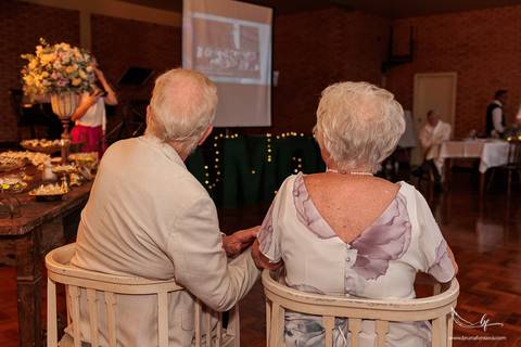 Maquiagem; Making of; Noiva; Noivo; Pré Wedding; Street Wedding; Celina Munhoz; Adriana Kruger; Manu Garcia; Camarim Madri; Wandering Wedding; São Francisco de Paula; Fotografia de Casal; Fotografia de Casamento; Pré Wedding; São Leopoldo; Belo Horizonte;'