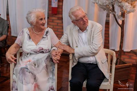 Maquiagem; Making of; Noiva; Noivo; Pré Wedding; Street Wedding; Celina Munhoz; Adriana Kruger; Manu Garcia; Camarim Madri; Wandering Wedding; São Francisco de Paula; Fotografia de Casal; Fotografia de Casamento; Pré Wedding; São Leopoldo; Belo Horizonte;'