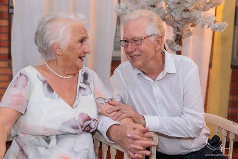 Maquiagem; Making of; Noiva; Noivo; Pré Wedding; Street Wedding; Celina Munhoz; Adriana Kruger; Manu Garcia; Camarim Madri; Wandering Wedding; São Francisco de Paula; Fotografia de Casal; Fotografia de Casamento; Pré Wedding; São Leopoldo; Belo Horizonte;'