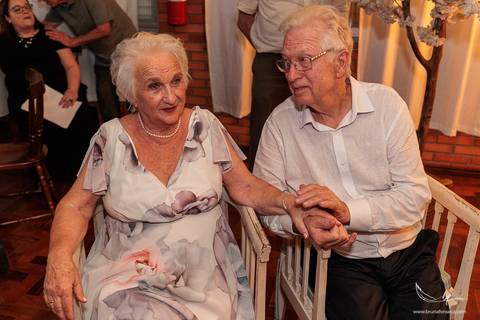 Maquiagem; Making of; Noiva; Noivo; Pré Wedding; Street Wedding; Celina Munhoz; Adriana Kruger; Manu Garcia; Camarim Madri; Wandering Wedding; São Francisco de Paula; Fotografia de Casal; Fotografia de Casamento; Pré Wedding; São Leopoldo; Belo Horizonte;'