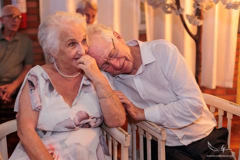 Maquiagem; Making of; Noiva; Noivo; Pré Wedding; Street Wedding; Celina Munhoz; Adriana Kruger; Manu Garcia; Camarim Madri; Wandering Wedding; São Francisco de Paula; Fotografia de Casal; Fotografia de Casamento; Pré Wedding; São Leopoldo; Belo Horizonte;'