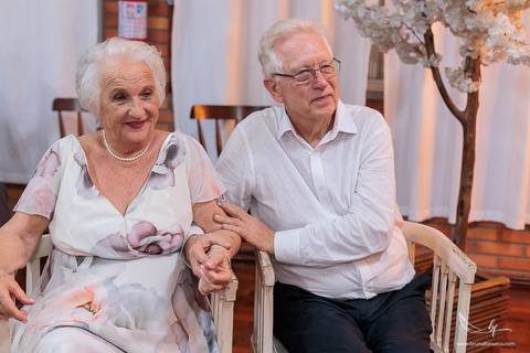 Maquiagem; Making of; Noiva; Noivo; Pré Wedding; Street Wedding; Celina Munhoz; Adriana Kruger; Manu Garcia; Camarim Madri; Wandering Wedding; São Francisco de Paula; Fotografia de Casal; Fotografia de Casamento; Pré Wedding; São Leopoldo; Belo Horizonte;'