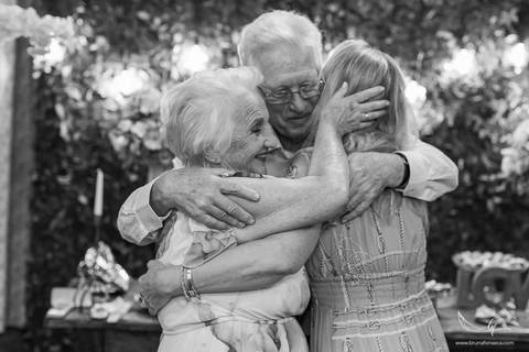 Maquiagem; Making of; Noiva; Noivo; Pré Wedding; Street Wedding; Celina Munhoz; Adriana Kruger; Manu Garcia; Camarim Madri; Wandering Wedding; São Francisco de Paula; Fotografia de Casal; Fotografia de Casamento; Pré Wedding; São Leopoldo; Belo Horizonte;'