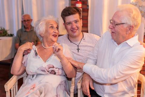 Maquiagem; Making of; Noiva; Noivo; Pré Wedding; Street Wedding; Celina Munhoz; Adriana Kruger; Manu Garcia; Camarim Madri; Wandering Wedding; São Francisco de Paula; Fotografia de Casal; Fotografia de Casamento; Pré Wedding; São Leopoldo; Belo Horizonte;'