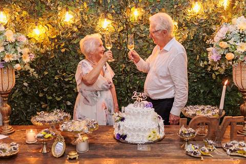 Maquiagem; Making of; Noiva; Noivo; Pré Wedding; Street Wedding; Celina Munhoz; Adriana Kruger; Manu Garcia; Camarim Madri; Wandering Wedding; São Francisco de Paula; Fotografia de Casal; Fotografia de Casamento; Pré Wedding; São Leopoldo; Belo Horizonte;'