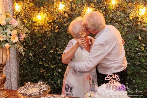 Maquiagem; Making of; Noiva; Noivo; Pré Wedding; Street Wedding; Celina Munhoz; Adriana Kruger; Manu Garcia; Camarim Madri; Wandering Wedding; São Francisco de Paula; Fotografia de Casal; Fotografia de Casamento; Pré Wedding; São Leopoldo; Belo Horizonte;'