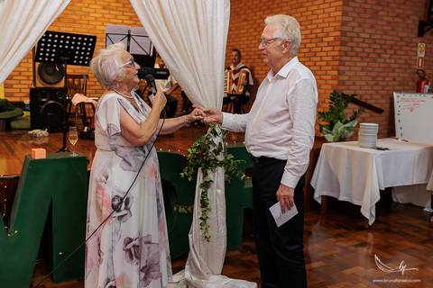 Maquiagem; Making of; Noiva; Noivo; Pré Wedding; Street Wedding; Celina Munhoz; Adriana Kruger; Manu Garcia; Camarim Madri; Wandering Wedding; São Francisco de Paula; Fotografia de Casal; Fotografia de Casamento; Pré Wedding; São Leopoldo; Belo Horizonte;'