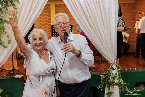 Maquiagem; Making of; Noiva; Noivo; Pré Wedding; Street Wedding; Celina Munhoz; Adriana Kruger; Manu Garcia; Camarim Madri; Wandering Wedding; São Francisco de Paula; Fotografia de Casal; Fotografia de Casamento; Pré Wedding; São Leopoldo; Belo Horizonte;'