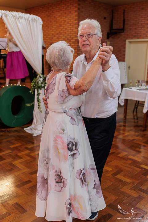 Maquiagem; Making of; Noiva; Noivo; Pré Wedding; Street Wedding; Celina Munhoz; Adriana Kruger; Manu Garcia; Camarim Madri; Wandering Wedding; São Francisco de Paula; Fotografia de Casal; Fotografia de Casamento; Pré Wedding; São Leopoldo; Belo Horizonte;'