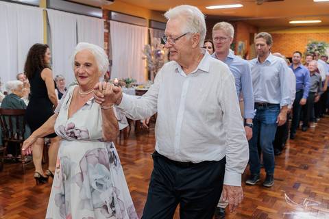 Maquiagem; Making of; Noiva; Noivo; Pré Wedding; Street Wedding; Celina Munhoz; Adriana Kruger; Manu Garcia; Camarim Madri; Wandering Wedding; São Francisco de Paula; Fotografia de Casal; Fotografia de Casamento; Pré Wedding; São Leopoldo; Belo Horizonte;'