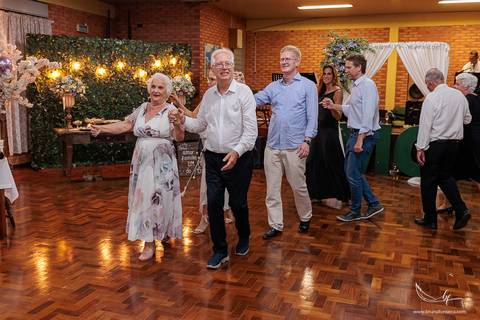 Maquiagem; Making of; Noiva; Noivo; Pré Wedding; Street Wedding; Celina Munhoz; Adriana Kruger; Manu Garcia; Camarim Madri; Wandering Wedding; São Francisco de Paula; Fotografia de Casal; Fotografia de Casamento; Pré Wedding; São Leopoldo; Belo Horizonte;'