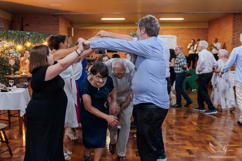 Maquiagem; Making of; Noiva; Noivo; Pré Wedding; Street Wedding; Celina Munhoz; Adriana Kruger; Manu Garcia; Camarim Madri; Wandering Wedding; São Francisco de Paula; Fotografia de Casal; Fotografia de Casamento; Pré Wedding; São Leopoldo; Belo Horizonte;'