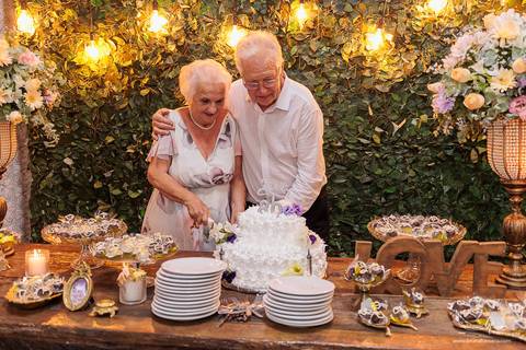 Maquiagem; Making of; Noiva; Noivo; Pré Wedding; Street Wedding; Celina Munhoz; Adriana Kruger; Manu Garcia; Camarim Madri; Wandering Wedding; São Francisco de Paula; Fotografia de Casal; Fotografia de Casamento; Pré Wedding; São Leopoldo; Belo Horizonte;'