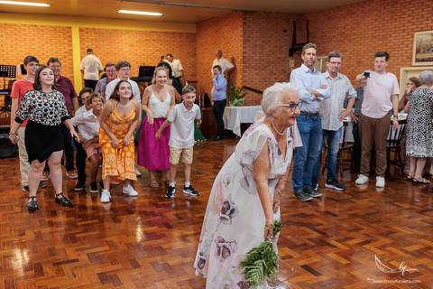 Maquiagem; Making of; Noiva; Noivo; Pré Wedding; Street Wedding; Celina Munhoz; Adriana Kruger; Manu Garcia; Camarim Madri; Wandering Wedding; São Francisco de Paula; Fotografia de Casal; Fotografia de Casamento; Pré Wedding; São Leopoldo; Belo Horizonte;'