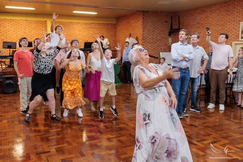 Maquiagem; Making of; Noiva; Noivo; Pré Wedding; Street Wedding; Celina Munhoz; Adriana Kruger; Manu Garcia; Camarim Madri; Wandering Wedding; São Francisco de Paula; Fotografia de Casal; Fotografia de Casamento; Pré Wedding; São Leopoldo; Belo Horizonte;'