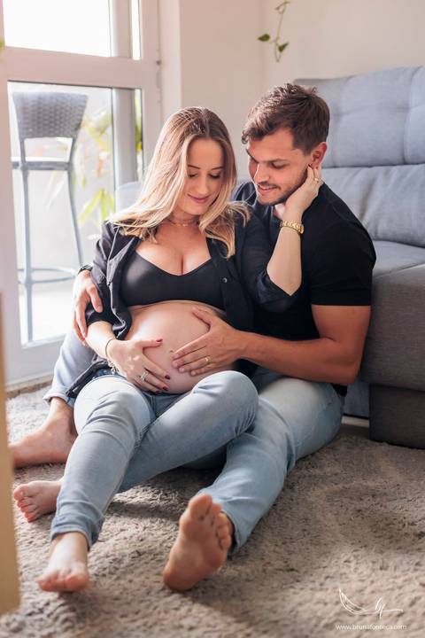 Ensaio Gestante; Mãe de Menina; Fotografia gestante; Fotografia gestante São Leopoldo; Fotografia gestante; Fotografia de família; São Leopoldo; Fotografia com animais; Ensaio de família; Gravidez;'