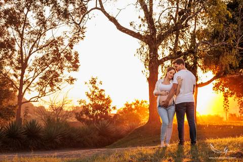 Ensaio Gestante; Mãe de Menina; Fotografia gestante; Fotografia gestante São Leopoldo; Fotografia gestante; Fotografia de família; São Leopoldo; Fotografia com animais; Ensaio de família; Gravidez;'