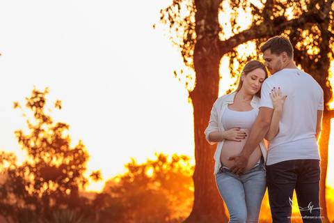 Ensaio Gestante; Mãe de Menina; Fotografia gestante; Fotografia gestante São Leopoldo; Fotografia gestante; Fotografia de família; São Leopoldo; Fotografia com animais; Ensaio de família; Gravidez;'