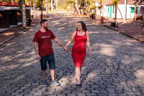 Ensaio Gestante; Mãe de Menina; Fotografia gestante; Fotografia gestante São Leopoldo; Fotografia gestante; Fotografia de família; São Leopoldo; Fotografia com animais; Ensaio de família; Gravidez;'