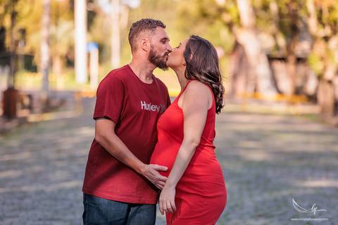 Ensaio Gestante; Mãe de Menina; Fotografia gestante; Fotografia gestante São Leopoldo; Fotografia gestante; Fotografia de família; São Leopoldo; Fotografia com animais; Ensaio de família; Gravidez;'