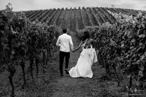 Maquiagem; Making of; Noiva; Noivo; Pré Wedding; Street Wedding; Celina Munhoz; Adriana Kruger; Manu Garcia; Wandering Wedding; São Francisco de Paula; Fotografia de Casal; Fotografia de Casamento; Pré Wedding; São Leopoldo; Vinícola Luiz Argenta;'