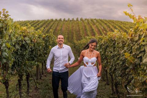 Maquiagem; Making of; Noiva; Noivo; Pré Wedding; Street Wedding; Celina Munhoz; Adriana Kruger; Manu Garcia; Wandering Wedding; São Francisco de Paula; Fotografia de Casal; Fotografia de Casamento; Pré Wedding; São Leopoldo; Vinícola Luiz Argenta;'