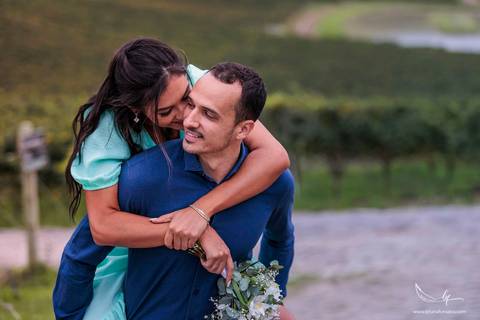 Maquiagem; Making of; Noiva; Noivo; Pré Wedding; Street Wedding; Celina Munhoz; Adriana Kruger; Manu Garcia; Wandering Wedding; São Francisco de Paula; Fotografia de Casal; Fotografia de Casamento; Pré Wedding; São Leopoldo; Vinícola Luiz Argenta;'