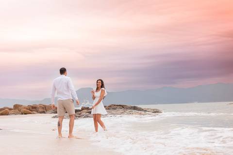 Maquiagem; Making of; Noiva; Noivo; Pré Wedding; Street Wedding; Celina Munhoz; Adriana Kruger; Manu Garcia; Wandering Wedding; São Francisco de Paula; Fotografia de Casal; Fotografia de Casamento; Pré Wedding; São Leopoldo; Vinícola Luiz Argenta; Floripa'