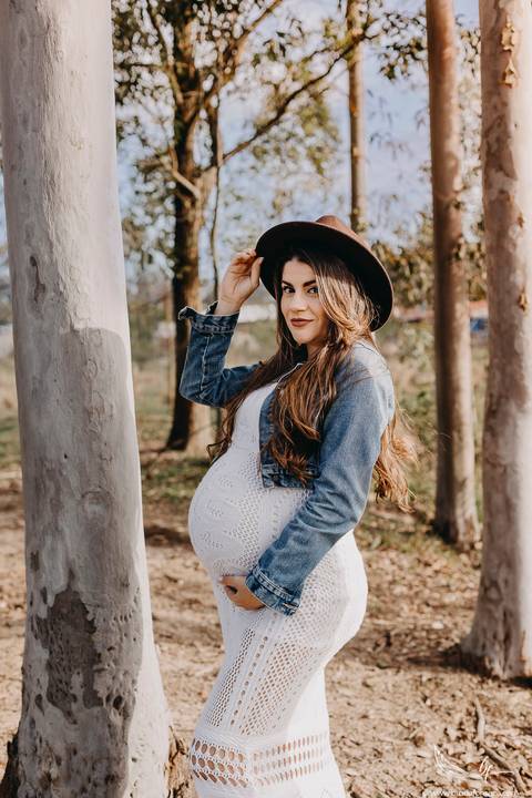 Ensaio Gestante; Mãe de Menina; Fotografia gestante; Fotografia gestante São Leopoldo; Fotografia gestante; Fotografia de família; São Leopoldo; Fotografia com animais; Ensaio de família; Gravidez;'