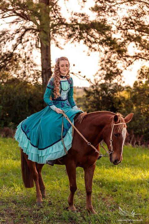 Ensaio feminino; Fotografia feminina; Recanto Bueno; Celina Munhoz; Novo Hamburgo; Fotografia Lifestyle; Nova Petropolis; Ensaio Teen; Ensaio 15th; 15 anos; Fotografo de 15 Anos; Debutante; Camarim Madri; Adriana Krieger; Manu Garcia;'