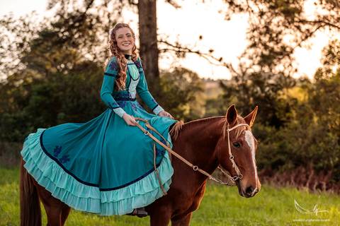 Ensaio feminino; Fotografia feminina; Recanto Bueno; Celina Munhoz; Novo Hamburgo; Fotografia Lifestyle; Nova Petropolis; Ensaio Teen; Ensaio 15th; 15 anos; Fotografo de 15 Anos; Debutante; Camarim Madri; Adriana Krieger; Manu Garcia;'