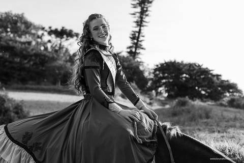 Ensaio feminino; Fotografia feminina; Recanto Bueno; Celina Munhoz; Novo Hamburgo; Fotografia Lifestyle; Nova Petropolis; Ensaio Teen; Ensaio 15th; 15 anos; Fotografo de 15 Anos; Debutante; Camarim Madri; Adriana Krieger; Manu Garcia;'