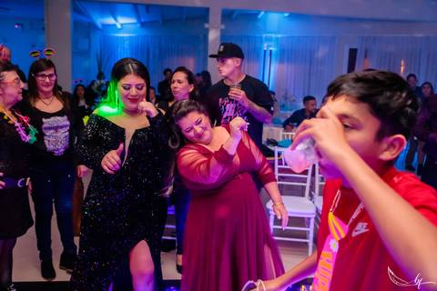 Ensaio feminino; Fotografia feminina; Recanto Bueno; Celina Munhoz; Novo Hamburgo; Fotografia Lifestyle; Nova Petropolis; Ensaio Teen; Ensaio 15th; 15 anos; Fotografo de 15 Anos; Debutante; Camarim Madri; Adriana Krieger; Manu Garcia;'